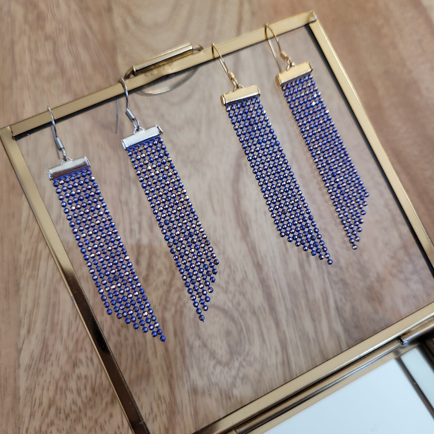boucles d'oreilles chaines micro perlées perles bleu or argent
