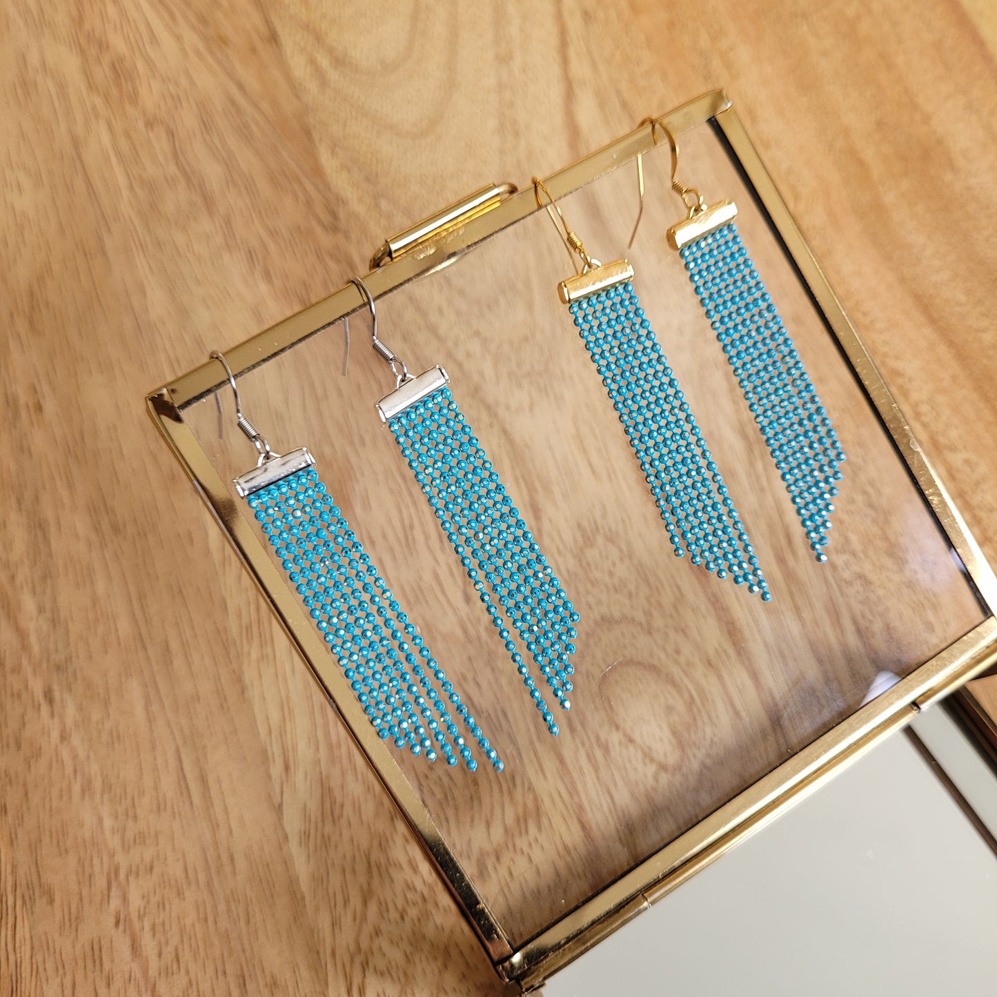 boucles d'oreilles bleu turquoise or argent chaines micro perlées perles
