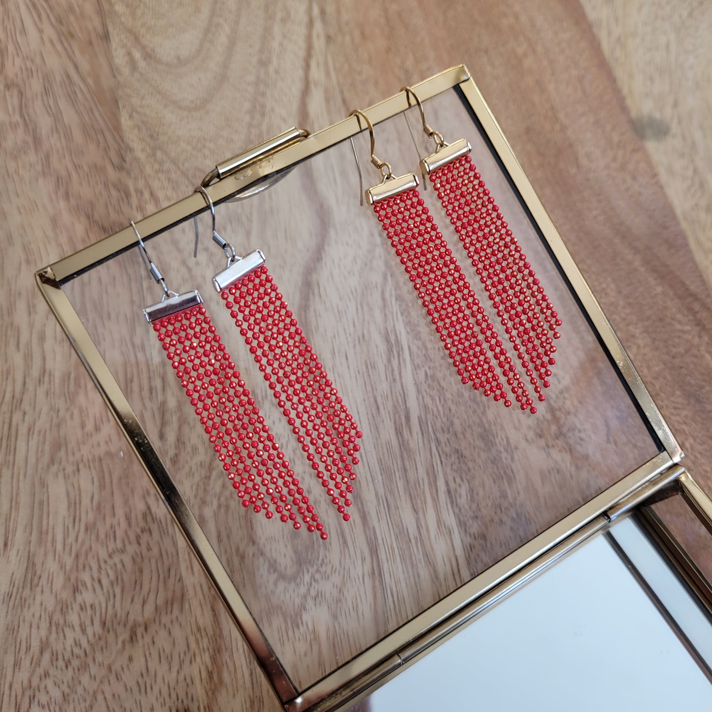 boucles d'oreilles chaines perles rouge or argent