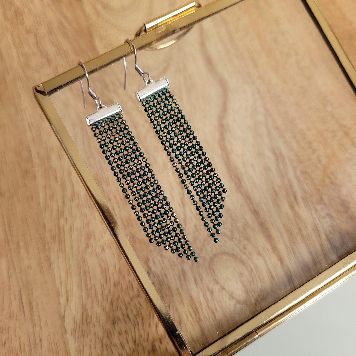 boucles d'oreilles vert argent chaines micro perlées perles