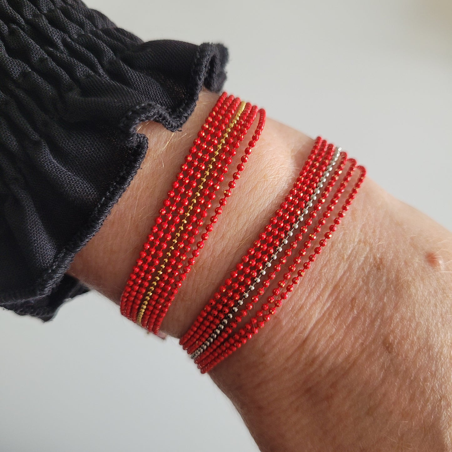 bracelet micro chaines perlées rouge