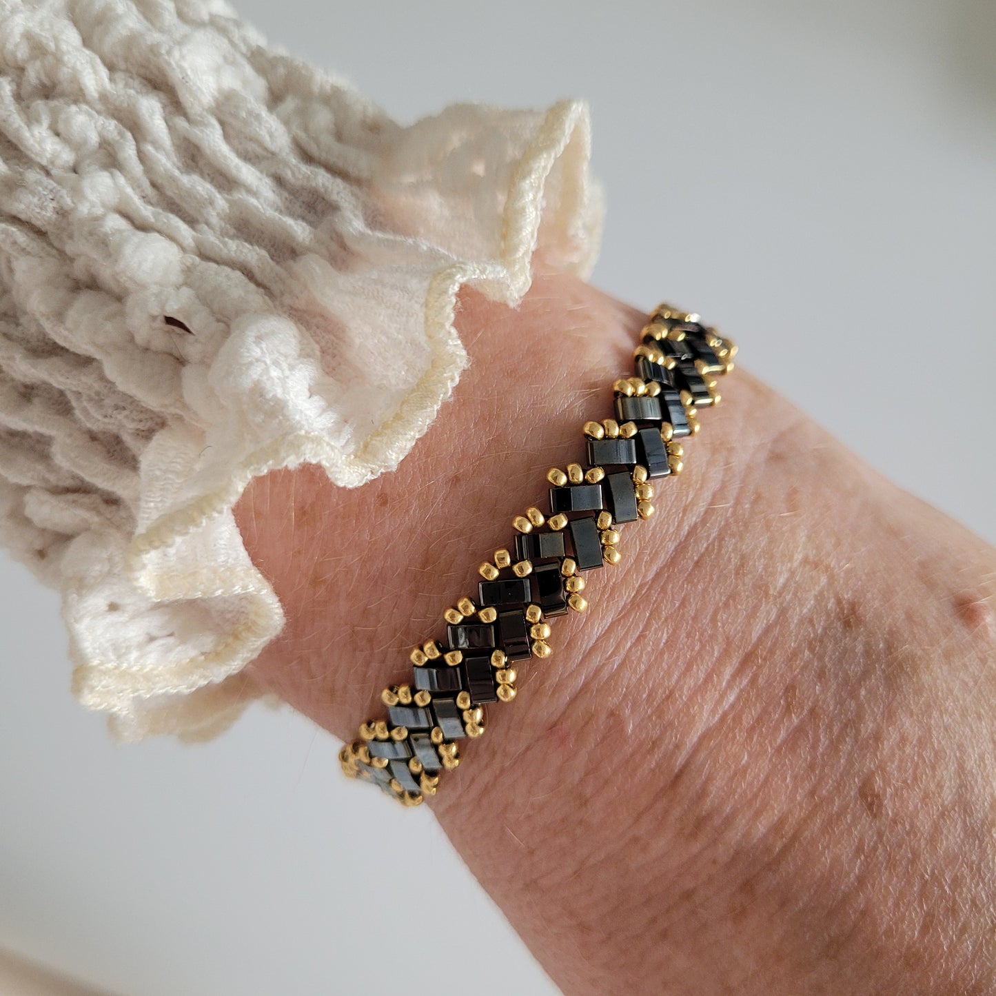 bracelet tisses perles miyuki gris foncé zig zag chevrons