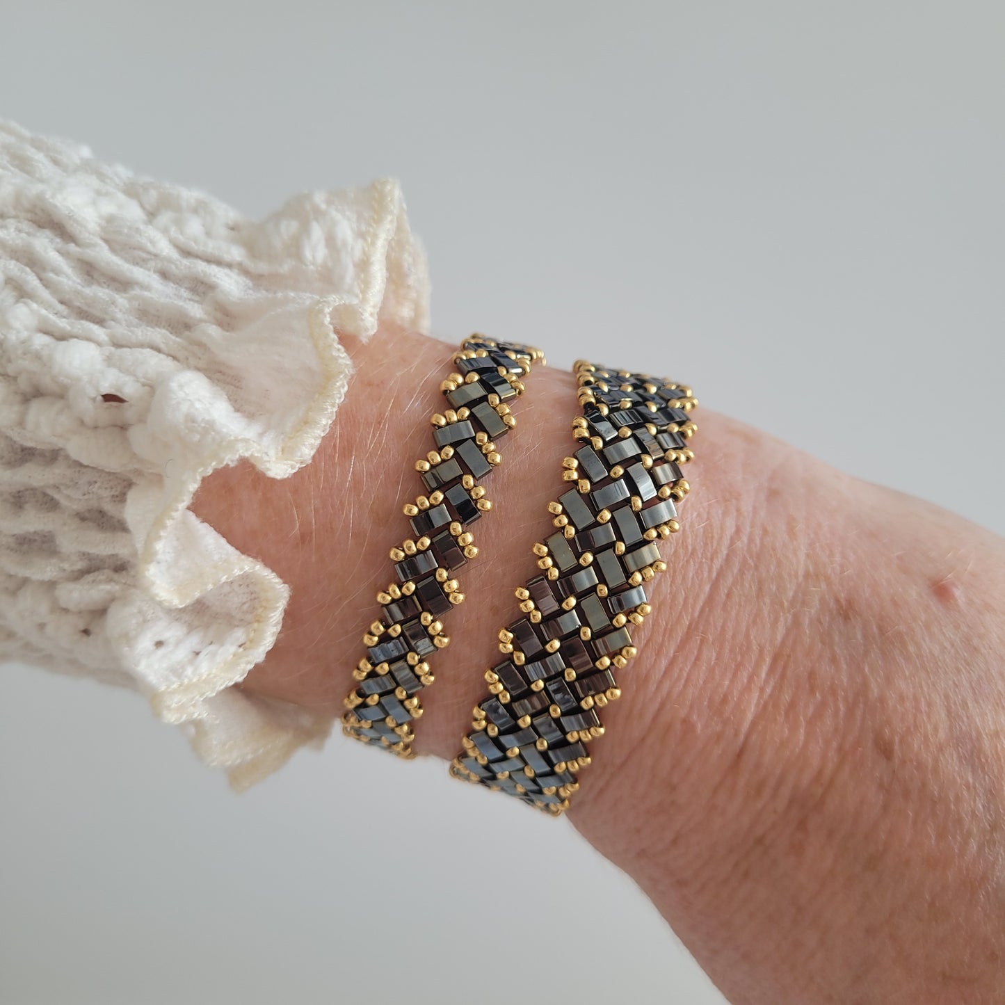 bracelet tisses perles miyuki gris foncé zig zag chevrons