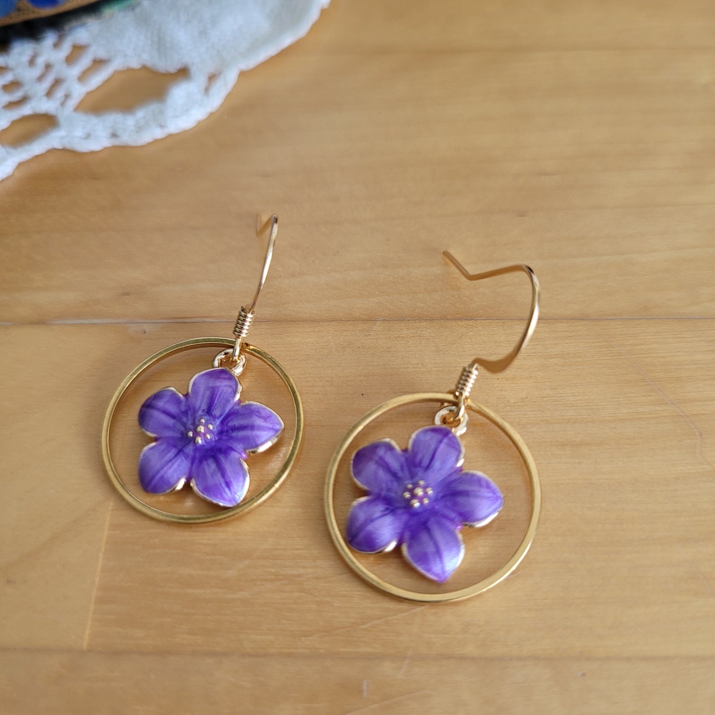 boucles d'oreilles fleur violette or fin