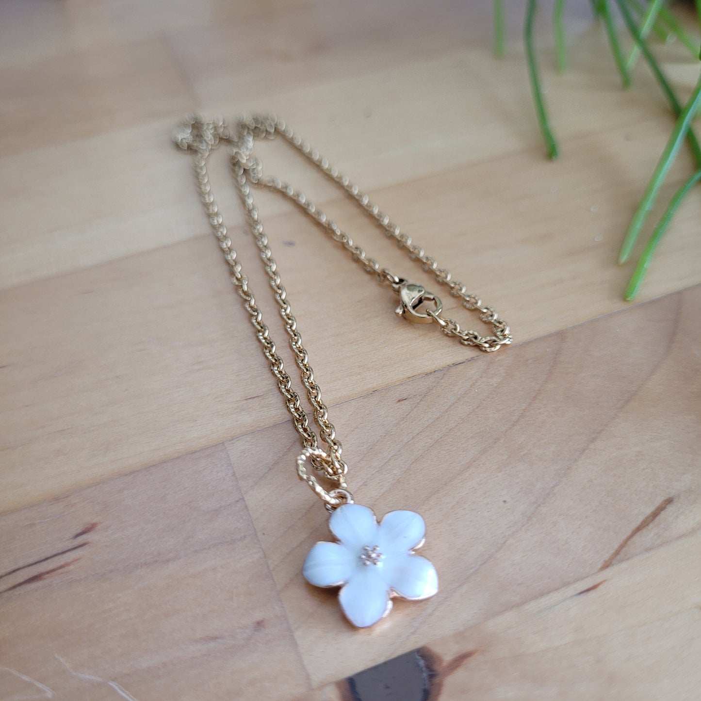 collier fleur blanc or fin