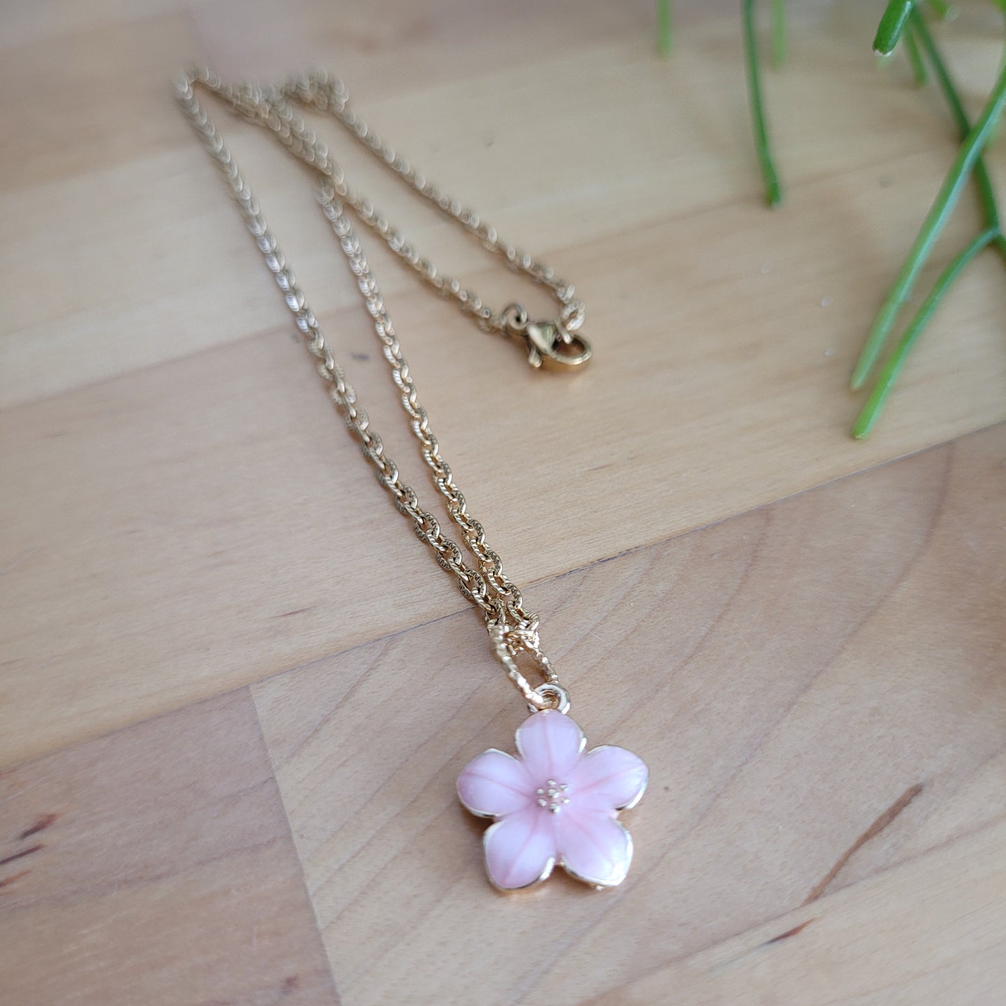 collier fleur rose or fin