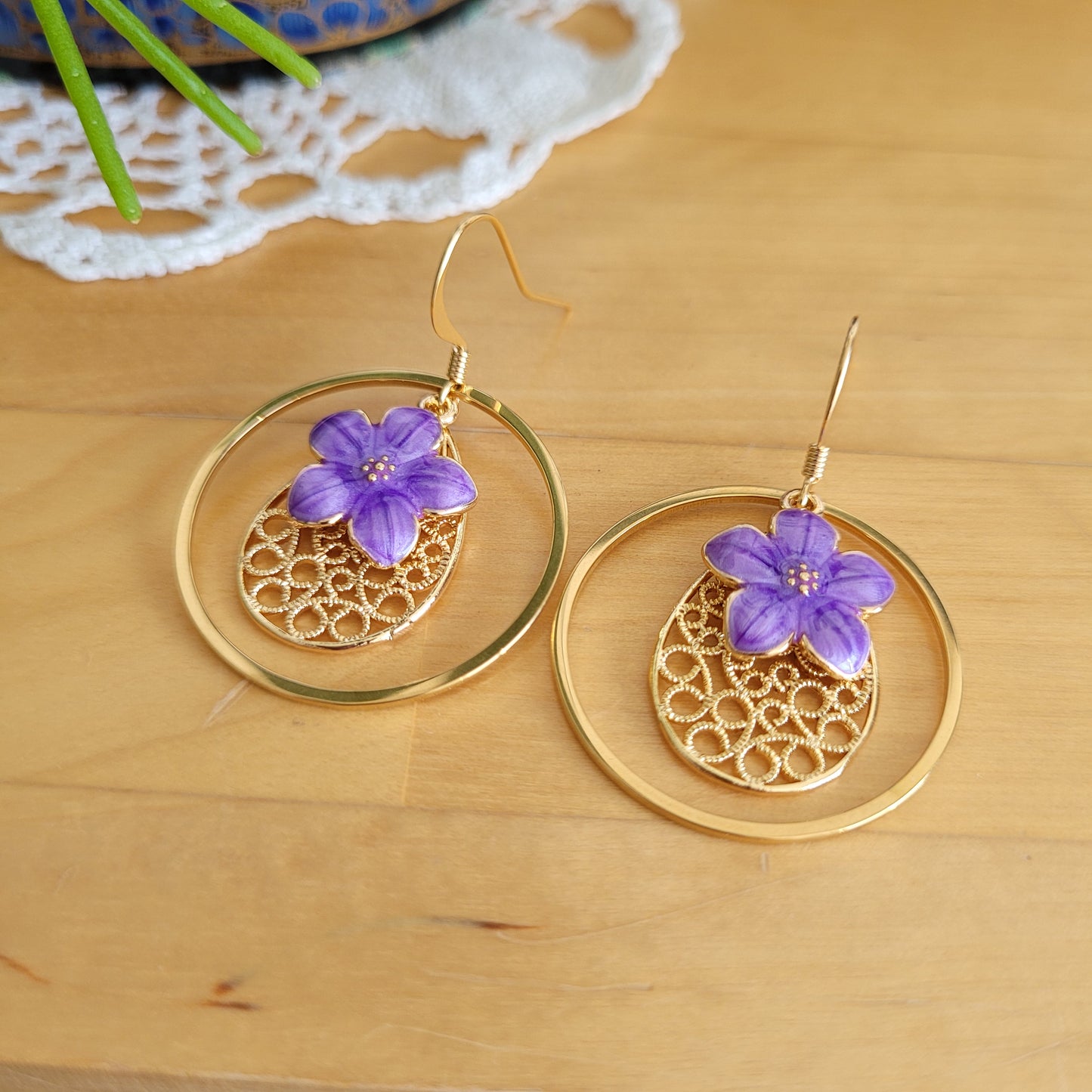 boucles d'oreilles creoles fleur violette or fin